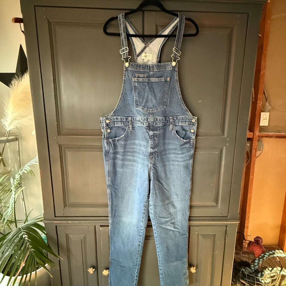 Universal Thread Blue Denim Overalls (Women sizing)